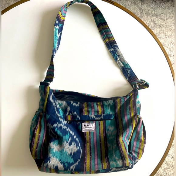 Hand woven crossbody/ shoulder bag - Picture 1 of 6